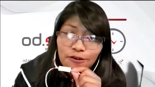 info_sem's tweet photo. @MamaniZenobia, una profesional que sobresale en el ámbito del periodismo digital por su trabajo en medios de comunicación como: @ATBDigital, @ExitoNoticias y @Urgentebo

FOTO: Zenobia Mamani, periodista del periódico digital boliviano Urgente. bo https://t.co/VKlWw0TrIw