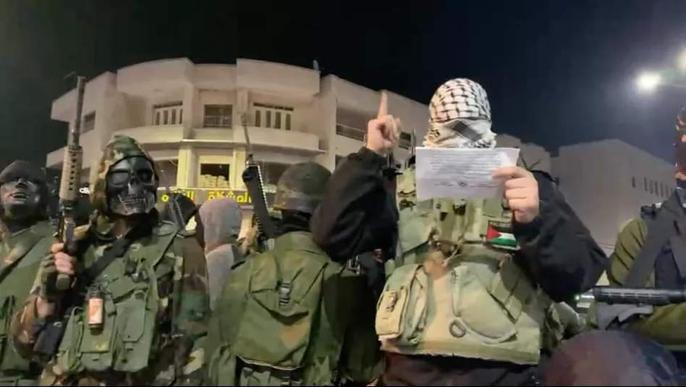 MatthiasInbar's tweet photo. #Ramallah : Les brigades des martyrs d'El-Aqsa, branche armée du #Fatah de M #Abbas menacent : "nous étions silencieux trop longtemps, les colons vont payer ce goût amer de la mort criminelle". Le mvt terroriste était très actif pendant la seconde #Intafada. @i24NEWS_FR https://t.co/1NxBX0fMIZ