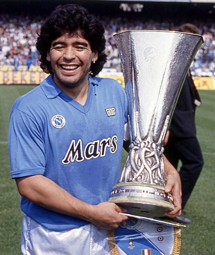 Марадона наполи. Марадона 2006. Диего неаполь. Диего неаполь. Диего армандо марадона в неаполе.