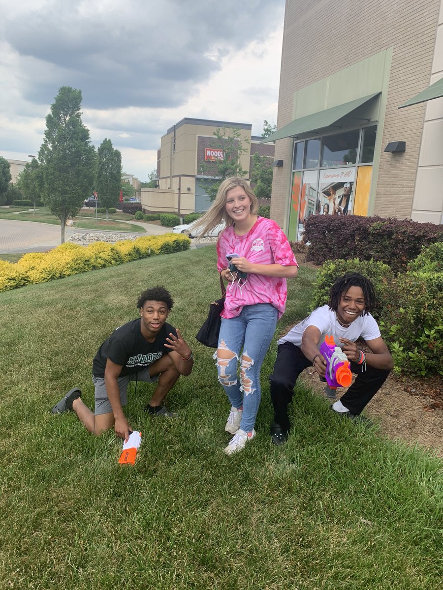 DBU_Nerf's tweet photo. “If your ***** killer ain’t dead, you shouldn’t wear no RIP shirt”
@shotthots https://t.co/AiCzaz1heN