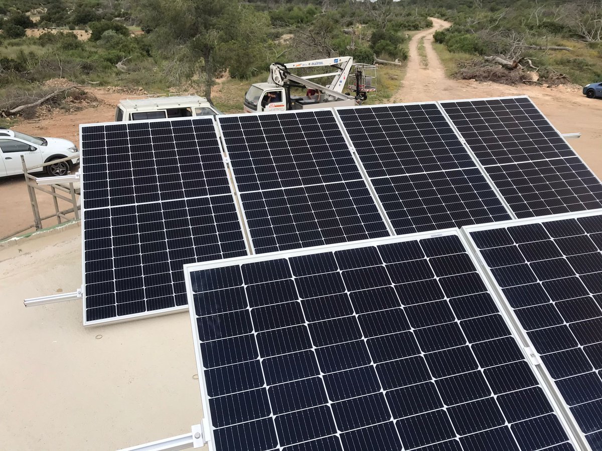 Guardian_UIA's tweet photo. En el depósito Alpha, encargado de almacenar el agua procedente de la Estación Regeneradora de Agua, ya hemos instalado las placas solares.

👉 En el #ProyectoGUARDIAN no sólo buscamos la prevención de #IIFF, sino hacerlo de forma #sostenible https://t.co/zrL4N3vYsa