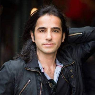 Ankara'lı opera sanatçısı tenor Bülent Bezdüz, dünyanın en önemli müzik ödüllerinden biri olan Grammy'de 3 ödül alarak Türkiye adına bir ilke imza attı. Kutluyorum