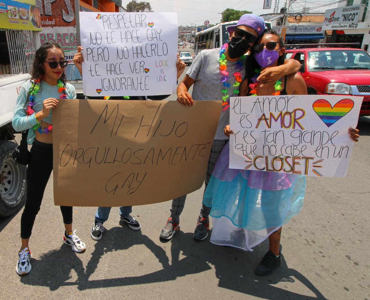 FXMQueretaro's tweet photo. Somos un partido de libertades, de derechos humanos, de respeto y tolerancia! “El amor es muy bonito para guardarlo en un closet” 🌈 CERO DISCRIMINACIÓN #LGTBTTI #FuerzaPorMéxico #FuerzaPorQuerétaro #DerrumbemosTodosLosArmarios https://t.co/dfrbH2i6Vo