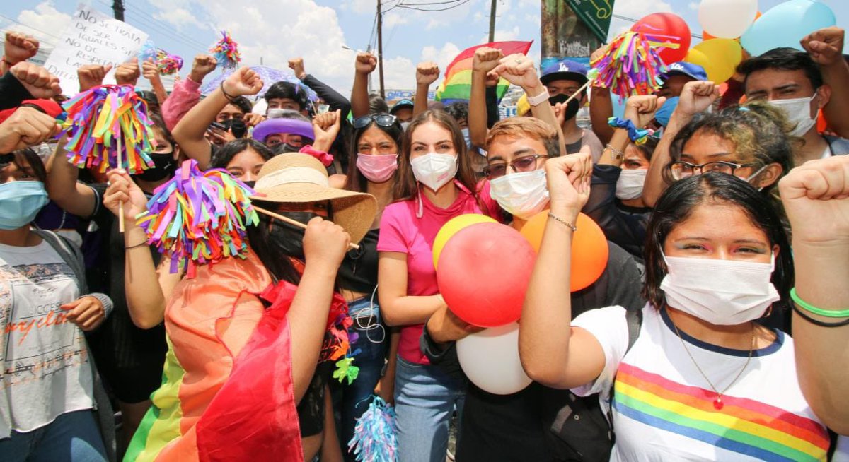FXMQueretaro's tweet photo. Somos un partido de libertades, de derechos humanos, de respeto y tolerancia! “El amor es muy bonito para guardarlo en un closet” 🌈 CERO DISCRIMINACIÓN #LGTBTTI #FuerzaPorMéxico #FuerzaPorQuerétaro #DerrumbemosTodosLosArmarios https://t.co/dfrbH2i6Vo