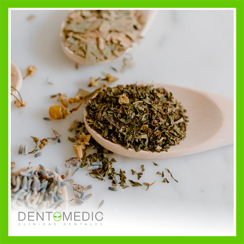 Dentomedic's tweet photo. 🔔DENTOCONSEJO: nos encanta el té y sus beneficios para nuestra dentadura.

- Es antioxidante.
- Previene la aparición de sarro.
- Nos ayuda a prevenir el mal aliento.

Pero recuerda siempre tenemos que cepillarnos los dientes. https://t.co/PfEeHbV6eB