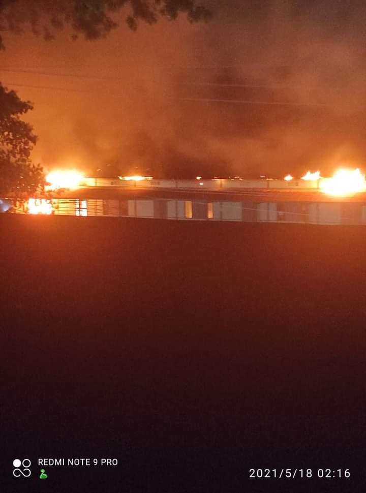 SOUTH DAGON, Yangon:

A fire broke out at BHPS (14) in Ward 70 at 2:15am. Extinguished the fire at 2:50am.

#May18Coup #WhatsHappeningInMyanmar #MilkTeaAlliance