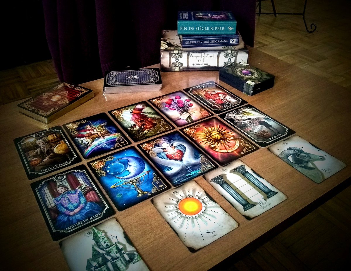 KnoxvilleRose's tweet image. Working with intuitive design with the #lenormand &amp;amp;  #kippercards and a symbols deck 

Practice! Adding it to my divination services...🌹🃏🌹