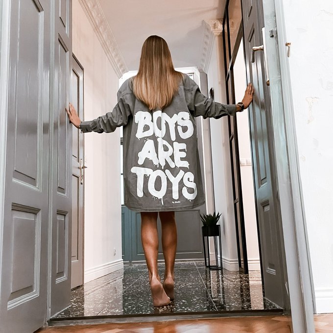 Boys are toys 🧸🍌 https://t.co/2ie7UrSXe6<a href="/tag/followme"class="tags"><span>#followme</span></a><a href="/tag/onlyfans"class="tags"><span>#onlyfans</span></a><a href="/tag/onlyfansevelinedellai"class="tags"><span>#onlyfansevelinedellai</span></a>