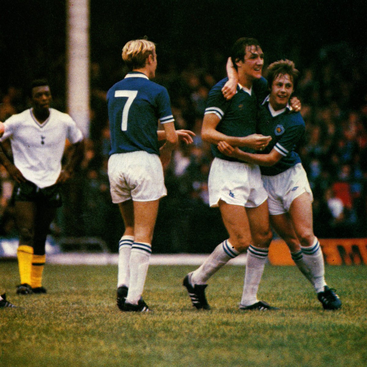 LCFCprogs's tweet photo. #FosseGold 🦊

27th Sep 1980
#LCFC v #THFC: Consecutive five-goal drubbings are quickly forgotten as strikes from #BobbySmith and #DaveBuchanan are enough to topple #Spurs, #RicardoVilla in reply...

#LCFC #LeiTot #MartinHenderson #MarkGoodwin @alan9young #BillyGibson #LarryMay https://t.co/gmLtfPTjU8