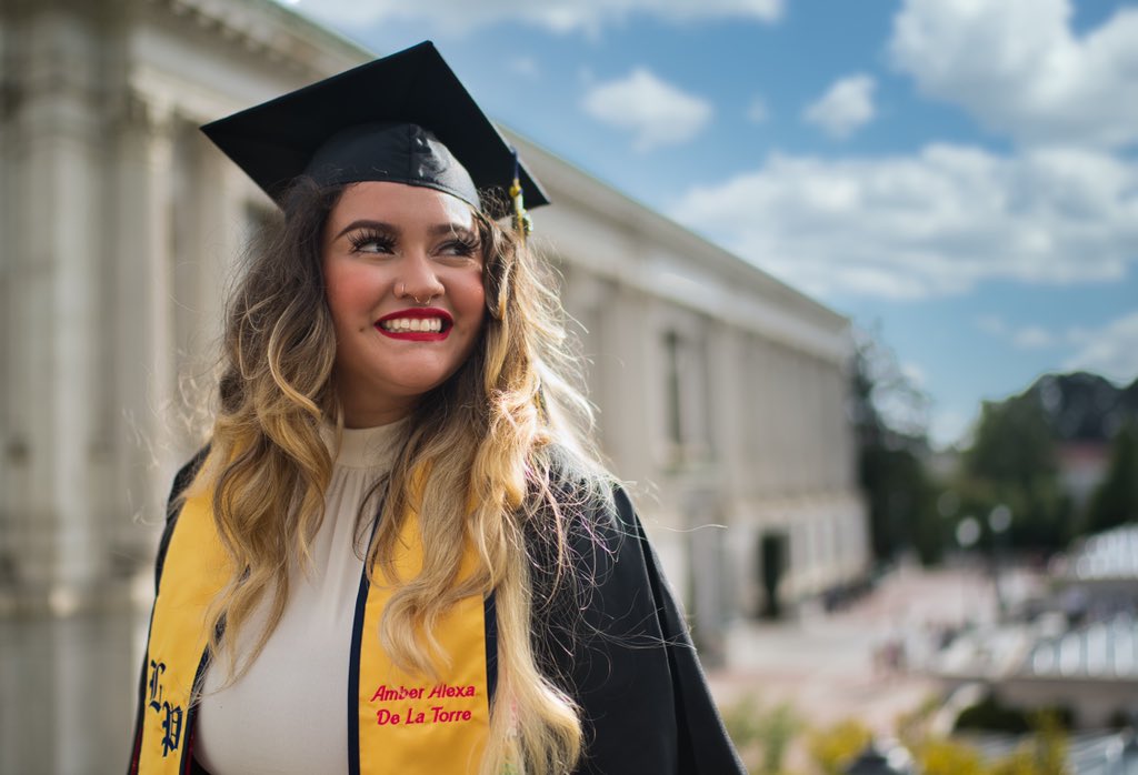 ambercitadlt's tweet photo. who would have thought that this little first gen Latina from La Puente would have graduated from Cal? ✨🇲🇽
✨AND WITH TWO DEGREES BITCH
Sociology &amp; Media Studies https://t.co/8oTVMWrjRX