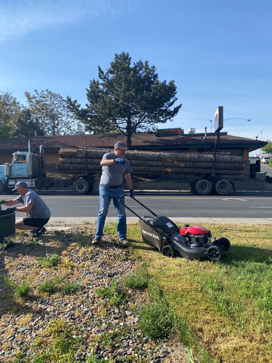 Last Friday, we had an amazing day of volunteering around our community! 180 volunteers took on 20 non profit project sites, and the amount of work that was done was incredible. #LiveUnited #DayofCaring