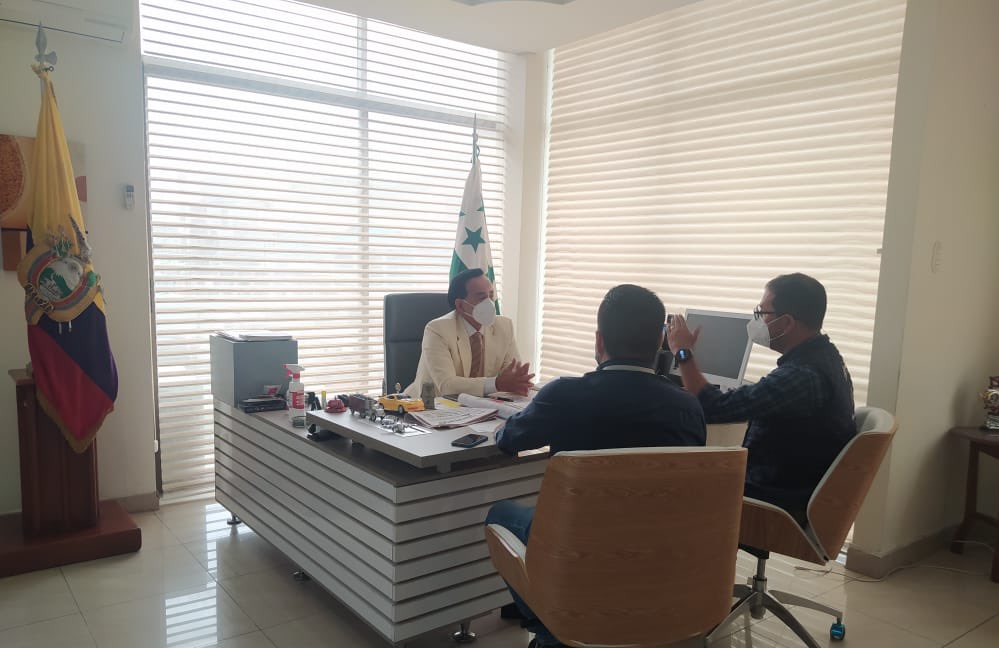 Agricultura_CZ5's tweet photo. #ActivamosElAgro mediante el diálogo mantenido entre el director Distrital de #LosRíos @LiuDelfini y Rafael Sánchez, alcalde del @GAD_VENTANAS; tratando temas sobre la renovación de convenio de legalización de tierras rurales que beneficien a productores del cantón. https://t.co/XlTwquLBm9