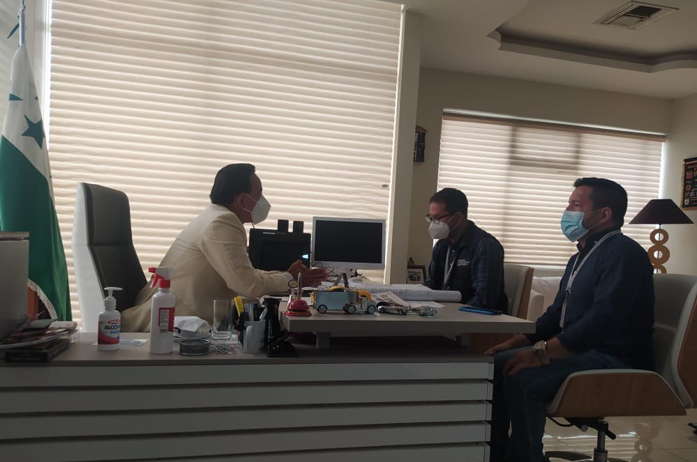 Agricultura_CZ5's tweet photo. #ActivamosElAgro mediante el diálogo mantenido entre el director Distrital de #LosRíos @LiuDelfini y Rafael Sánchez, alcalde del @GAD_VENTANAS; tratando temas sobre la renovación de convenio de legalización de tierras rurales que beneficien a productores del cantón. https://t.co/XlTwquLBm9