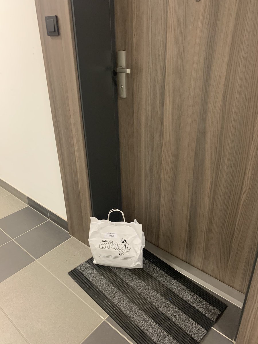 shlval's tweet photo. Food is always cool but even cooler when you don’t know when you get it delivered 😋 https://t.co/4rw5x9n8lQ