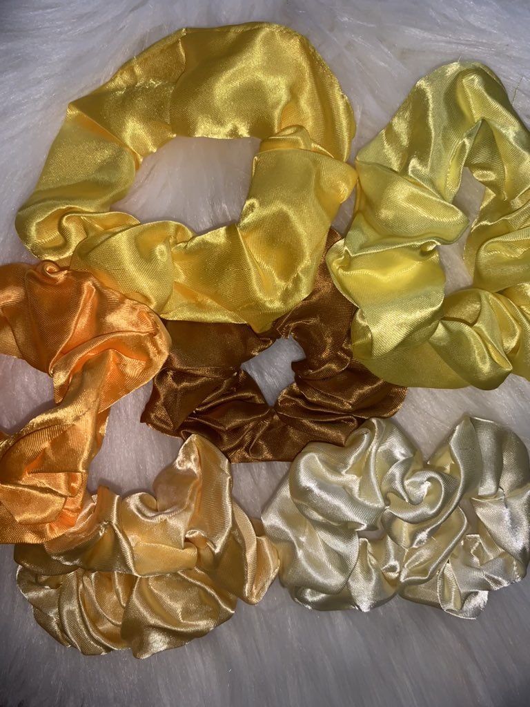 💛💛💛💛💛💛#getglossedbyjani 

Get 2 scrunchies for $1 😍😍😍✨ #scrunchie #scrunchies #handmade #scrunchiesforsale #ikatrambut #scrunchiestyle #scrunchiemurah #scrunchielove #fashion #scrunchiesareback #hairaccessories #hair #smallbusiness #accessories #ikatrambutmurah