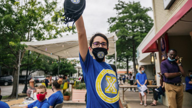 Forbes's tweet photo. Texas reported no deaths from coronavirus for the first time in more than a year as the state’s ramped-up vaccine rollout has slashed new infections https://t.co/zhNchjcvJk https://t.co/8UNrEfTtxX