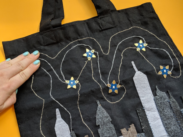 Wearable Tech 💡 🎒 is all the rage - you'll love the new wearable projects coming this summer to Maker Camp like this skyline tote from @Teknikio qoo.ly/3c96d9