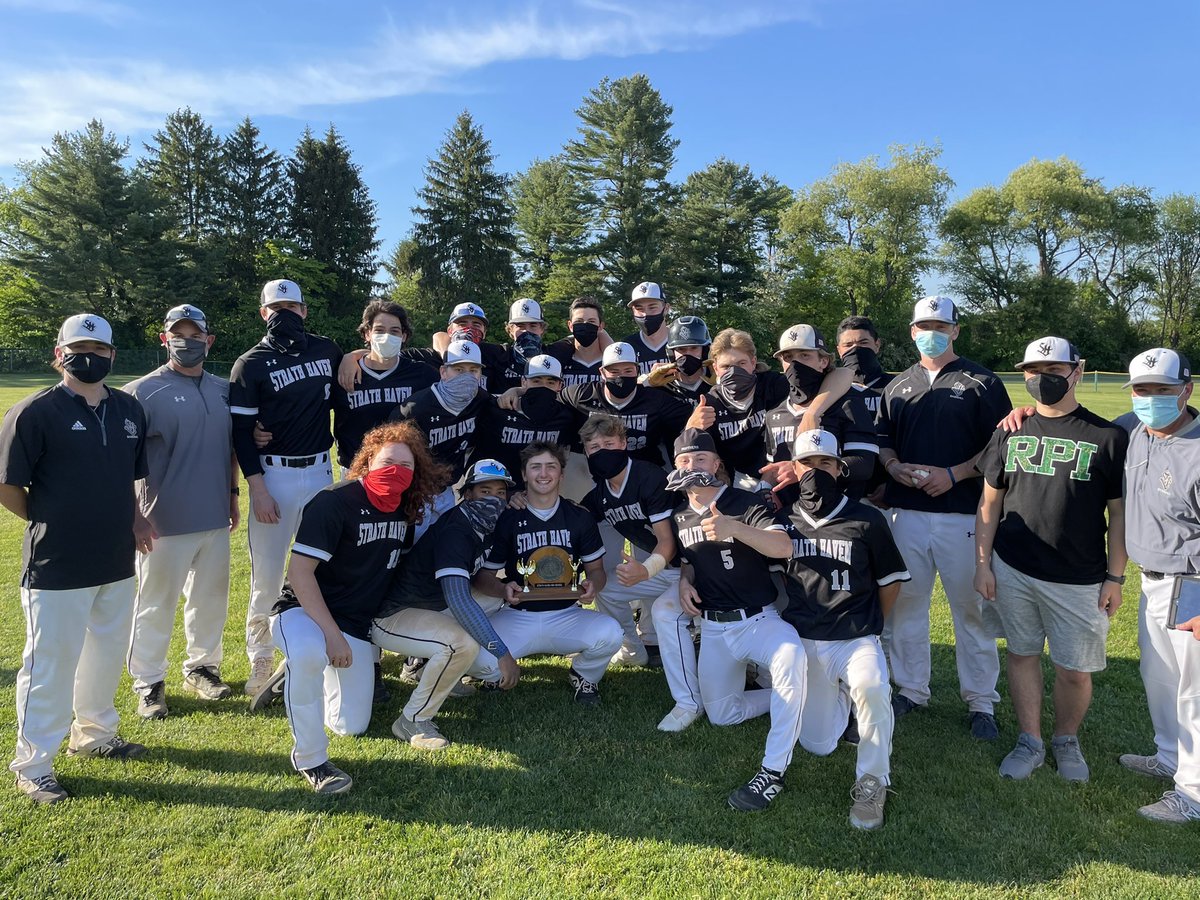 Trophy time for @PanthersSH! A 12-2 win over Springfield to finish a @CentralLeague1 championship regular season. 14-2 in CAL, 18-2 overall The Panthers will host a D1 Quarterfinal next Wednesday.