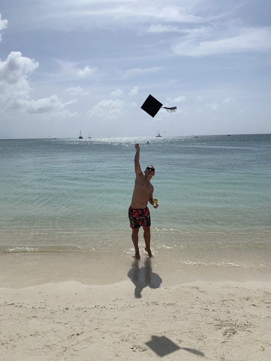 PHilliEB76_'s tweet photo. Congrats to @A_Bennett11 for graduating from @SNHU ♥️ 👨‍🎓 🏝 https://t.co/G6KrLUG9Rg