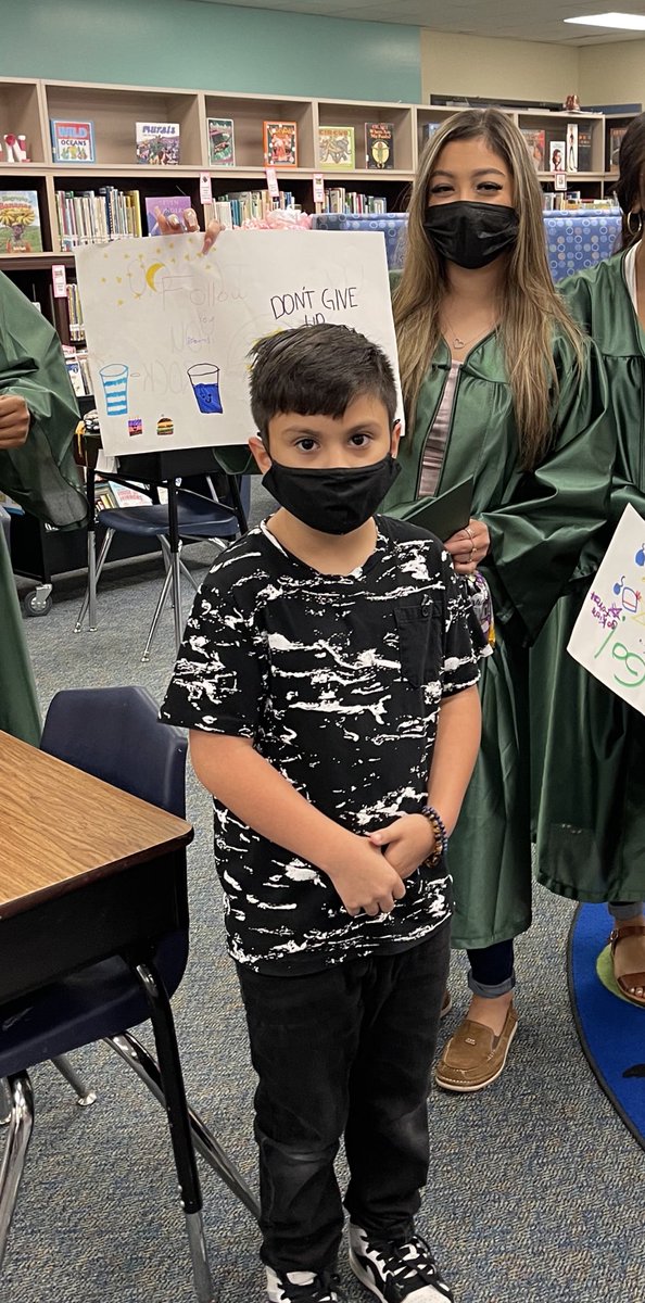 Always a special &amp; emotional event at our school home- ⁦<a href="/KleinForest/">Klein Forest HS</a>⁩ seniors ⁦<a href="/EppsIslandKISD/">Epps Island</a>⁩ . Ss love visiting w former teachers and 3rd graders made posters for the graduates! ❤️🖤💛💚