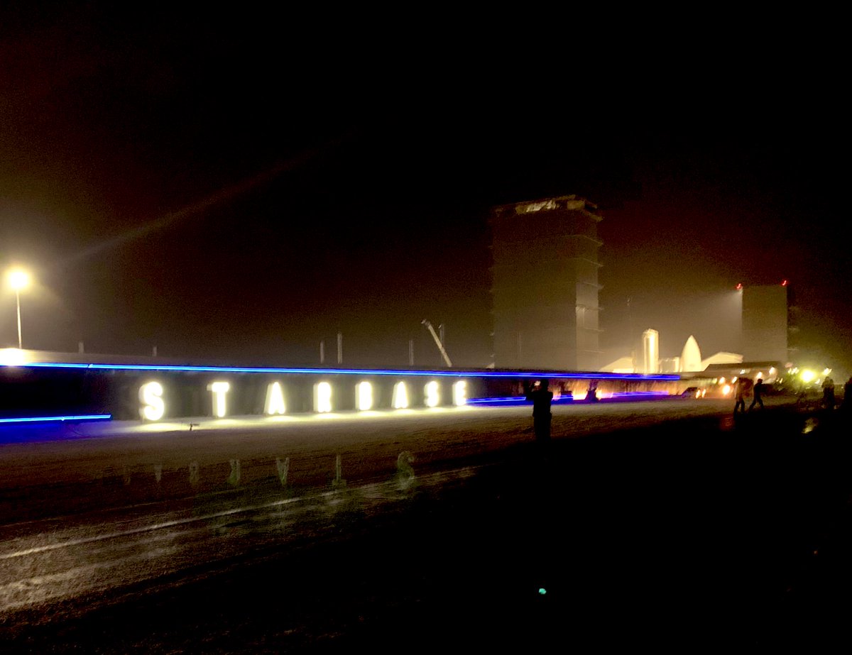 BocachicaMaria1's tweet image. #LightsOn !  Beautiful.  Do you like them @elonmusk ?  They draw a crowd. #spacebase @StarshipBoca @DESpaceX @Michael10711597 @JohnRand0061