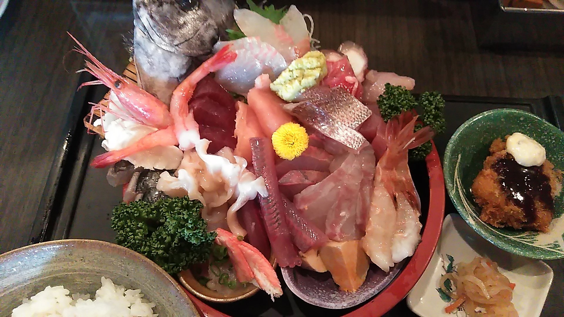 Issa Shi Momura 今日は病院の日 上お刺身定食 ネタ増しご飯酢飯で大盛ネギトロトッピング T Co Eutsa7xifj Twitter