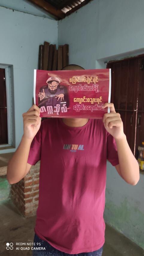 AyeThatarMyo's tweet photo. Gen Zs from #Magway called for no discussion needed for blood debt and School Absent Campaign in the morning of May 18. 

#May18Coup
#WhatsHappeningInMyanmar https://t.co/omNeLtJLh3