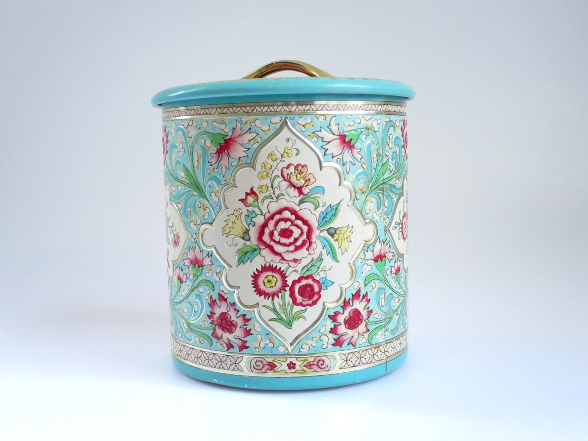 swirlingO11's tweet photo. Embossed Floral Tin made in Holland Tin, Vintage Kitchen Storage Canister https://t.co/C2PFVZJkgK #TMTrtwt #Eteamunity #TMTinsta https://t.co/qf1XliMKIu