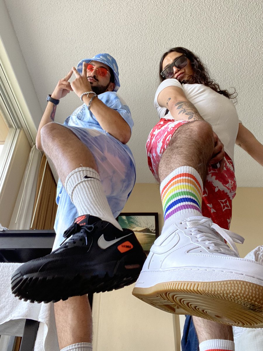 MiguelFasho's tweet photo. Aloha! Bitches 🌺 https://t.co/nKDrRbojd0