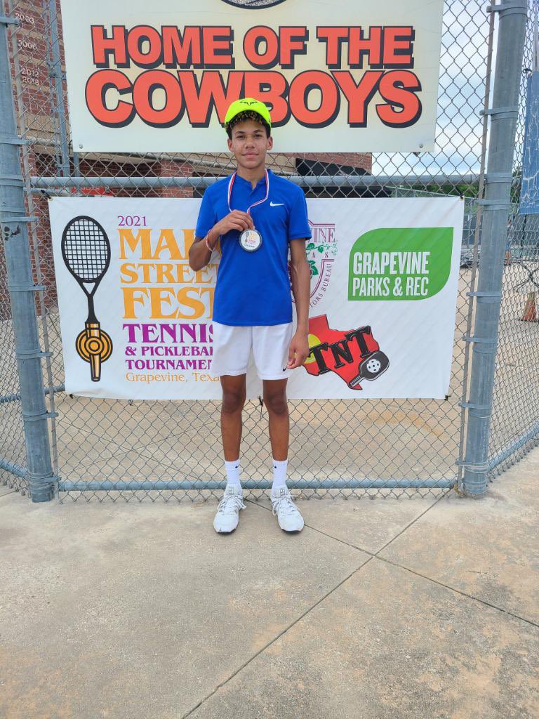 TNT_Tennis's tweet photo. Congrats to all of our TNT students who took home hardware this past weekend!! 🏆🥇🏆 https://t.co/0fV03t2rhg