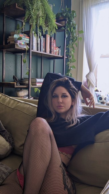 tell me something interesting 🗡️ https://t.co/ft9CqRDYKC<a href="/tag/nsfwtw"class="tags"><span>#nsfwtw</span></a>