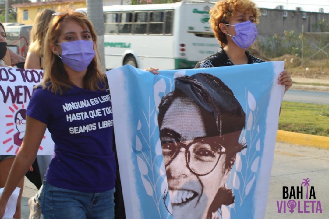 _baruc_'s tweet image. Sigan compartiendo por favor, aún nos falta Wendy! 

Wendy salió de San Pancho el sábado 9 de Enero y aún no sabemos nada de ella. 
Iba conduciendo su camioneta Jeep Cherokee Blanca. 
Estamos buscándola con nuestro mayor esfuerzo. 
#tebuscamoswendy #hastaencontrartewendy