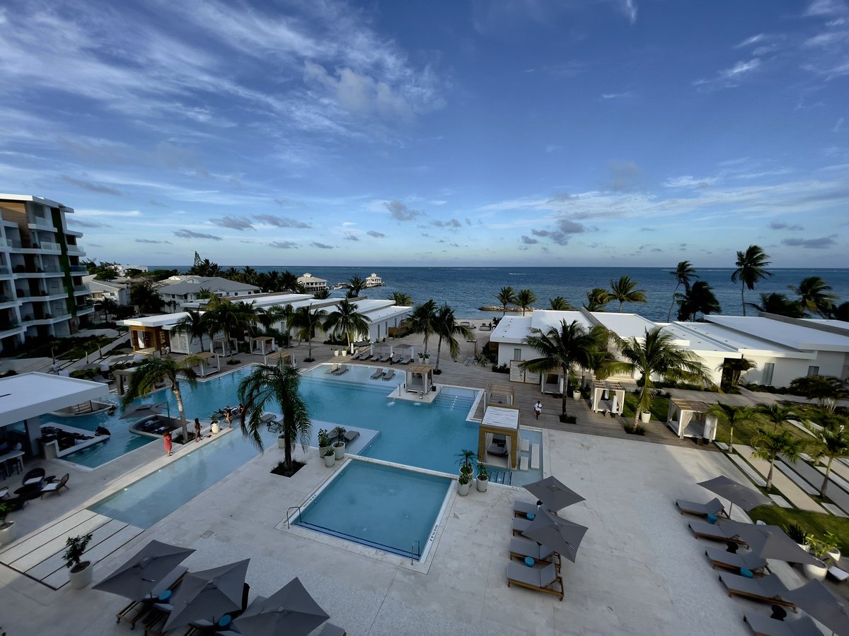 KevinDr_ver's tweet photo. Belize
#vaxication https://t.co/fuGynWsihL
