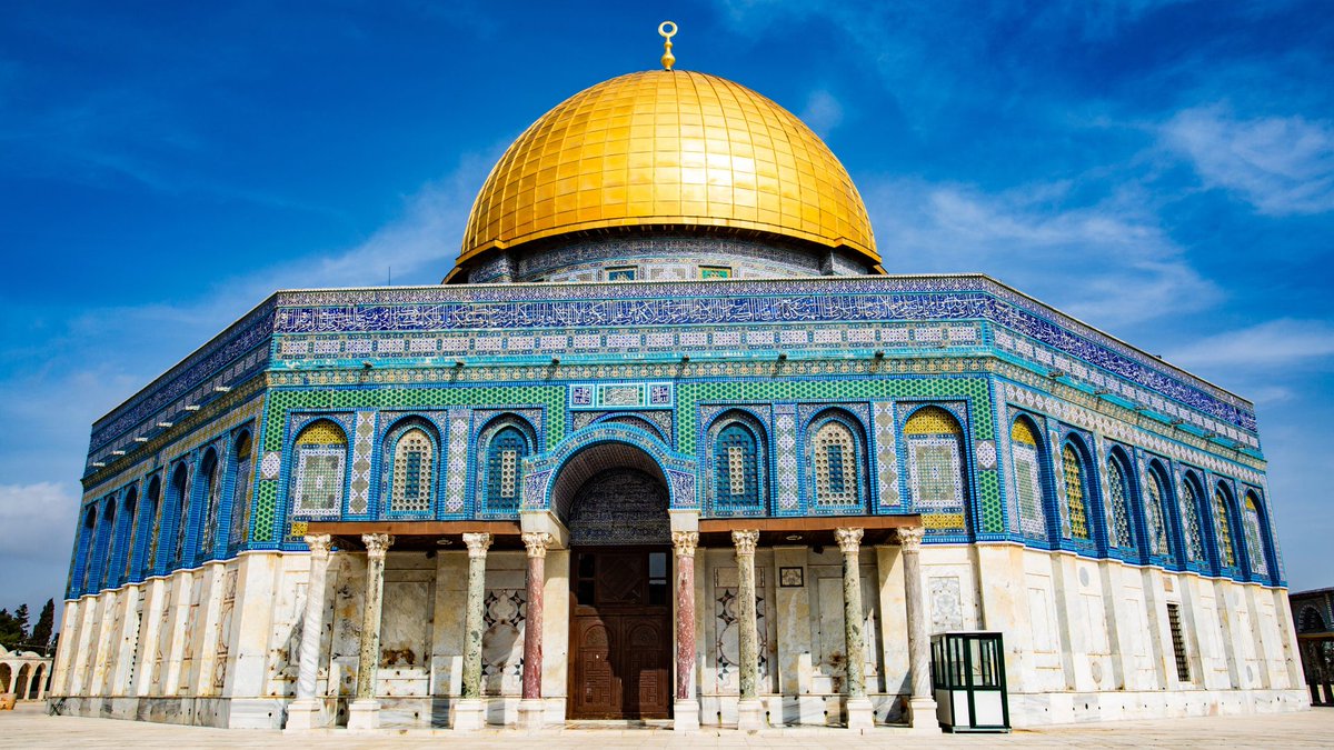opebanwo's tweet image. A Major part of the Unending Conflict -The Dome and Al-Aqsa Mosque, both located on the Temple Mount, is also the site of Solomon's Temple. Moslems believe Mohammed made ascended to heaven there, Jews (and Christians) believe that's where their Messiah will descend to earth.