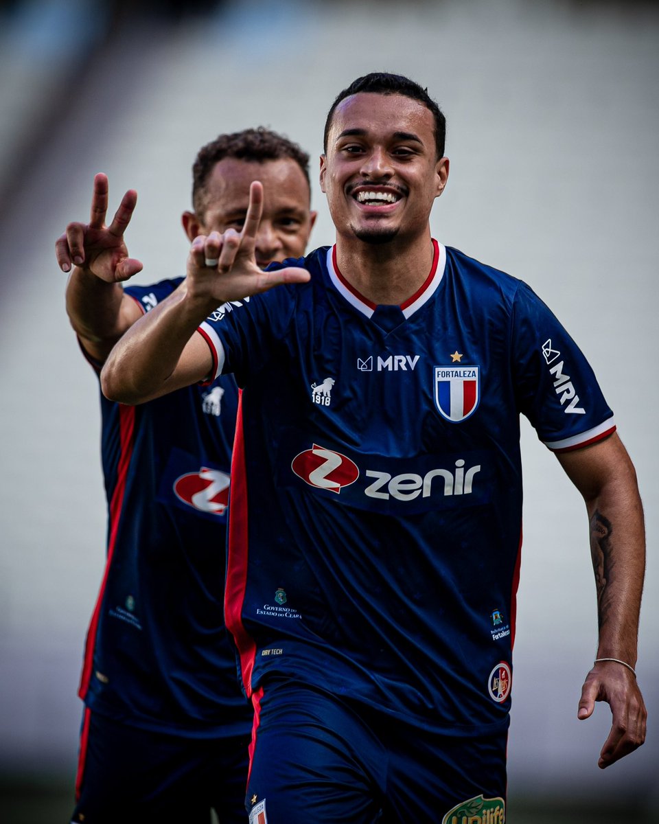 99LuizHenrique's tweet photo. Obrigado meu Deus por mais um gol e por mais uma vitória! 🔴🔵🙅🏽♂️
Pra você filhão 😍 papai te ama muito!!! L❤️
#Broquei 😁
#DeusNoComandoSmp🙌🙏❤️ https://t.co/8va6tvKvZy