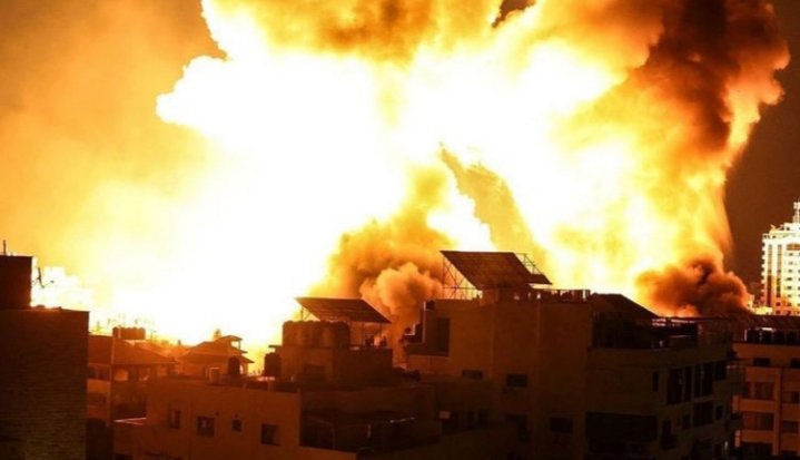 LhMariem's tweet photo. C'est la nuit de Gaza! 😢
This is the night of Gaza💔
#GazaUnderAttack 
#Palestiniens .. https://t.co/jw8UwL0l5a