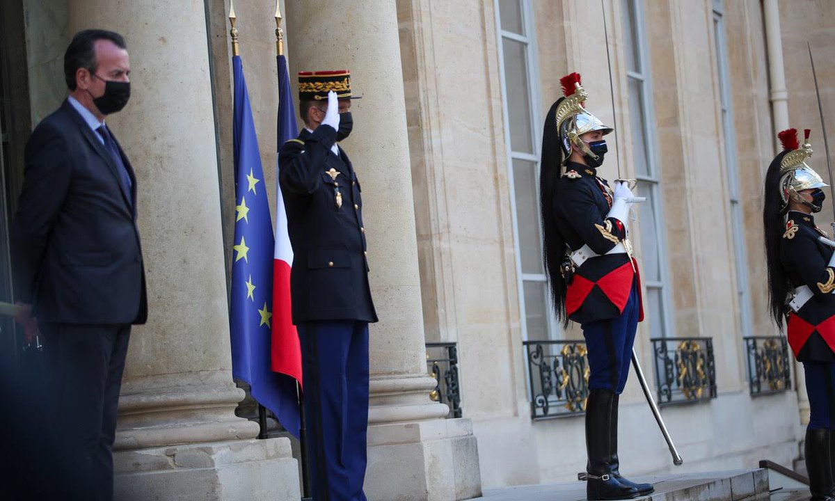 Le Président <a href="/Macky_Sall/">Macky Sall</a> a participé à un dîner de travail à l’Elysée offert par le Président français <a href="/EmmanuelMacron/">Emmanuel Macron</a>.