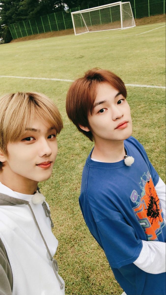 jungwoomeu's tweet image. vc não rasgou        e eu te agradeço 
minha cartinha          a vida inteira
  no 5° ano                     por isso