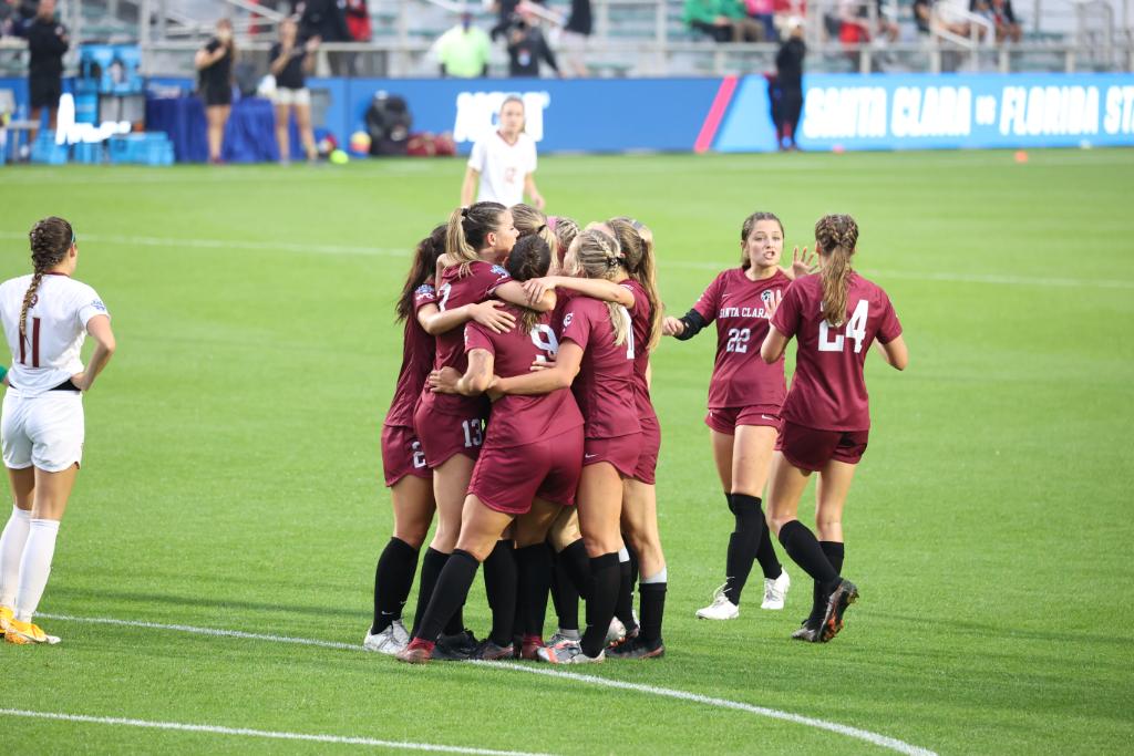 SCUWomensSoccer's tweet image. The #SCUBroncos take down top-seeded @FSUSoccer for the #CollegeCup National Championship!

#StampedeTogether