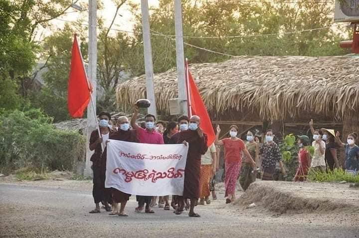 Locals from Kamma, Pakokku calling for returning power to the people protesting against Military dictators!

#May18Coup
#WhatsHappeningInMyanmar