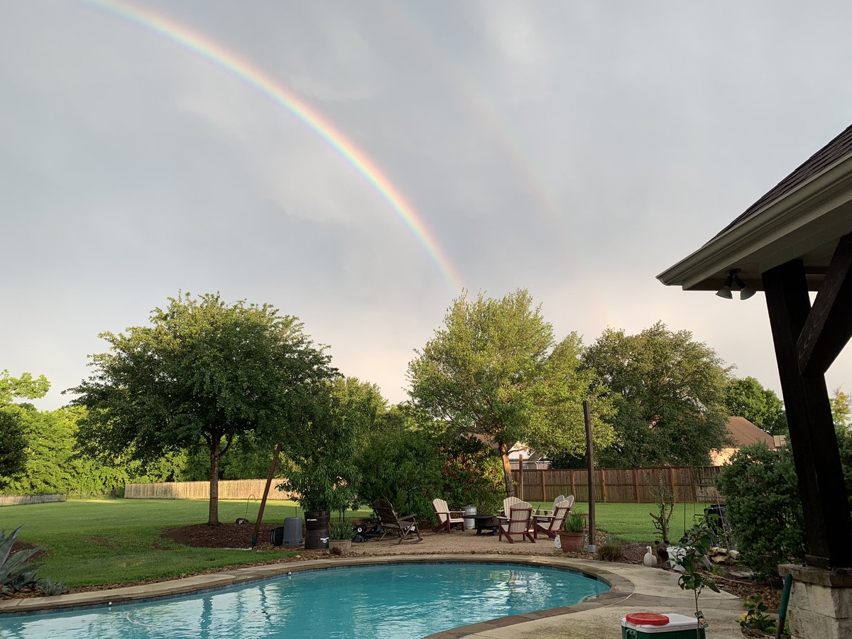 gpcouch's tweet photo. @TravisABC13 The second rainbow is very faint. https://t.co/Uh3FATFbpg