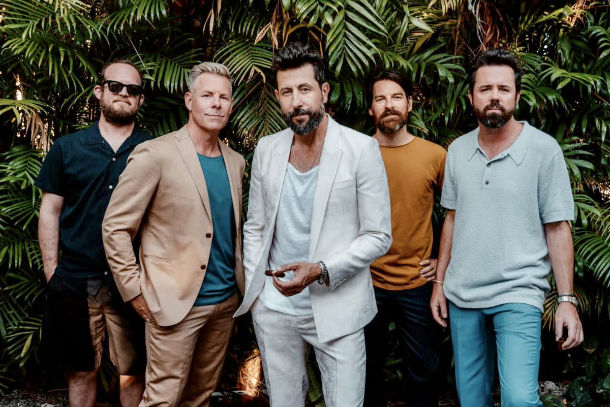 wareagleblonde's tweet image. No one bother me...I’m obsessing over the styling👀 Particularly the detail on @MTRamsey’s suit🤯 

#MiamiVice #HereForIt #DapperAF