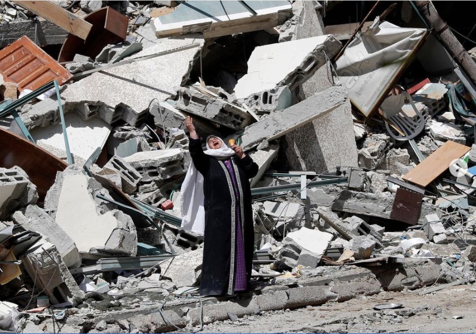 KhaledBeydoun's tweet photo. A mother in #Gaza - screaming to the skies - after her home was destroyed.  How can't you feel her pain? https://t.co/2bPfpUP2bg