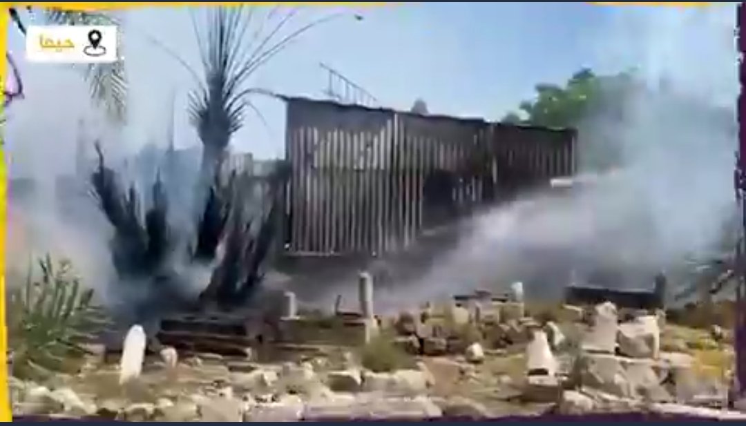 Alaa7is's tweet photo. Living and dead people did not escape from Israel, fires in a cemetery in Haifa
#GazaUnderAttak
#GazaUnderAttack
#Free_Palestine
#freepalastine
#HopeTheGaza https://t.co/raHZJogvpx