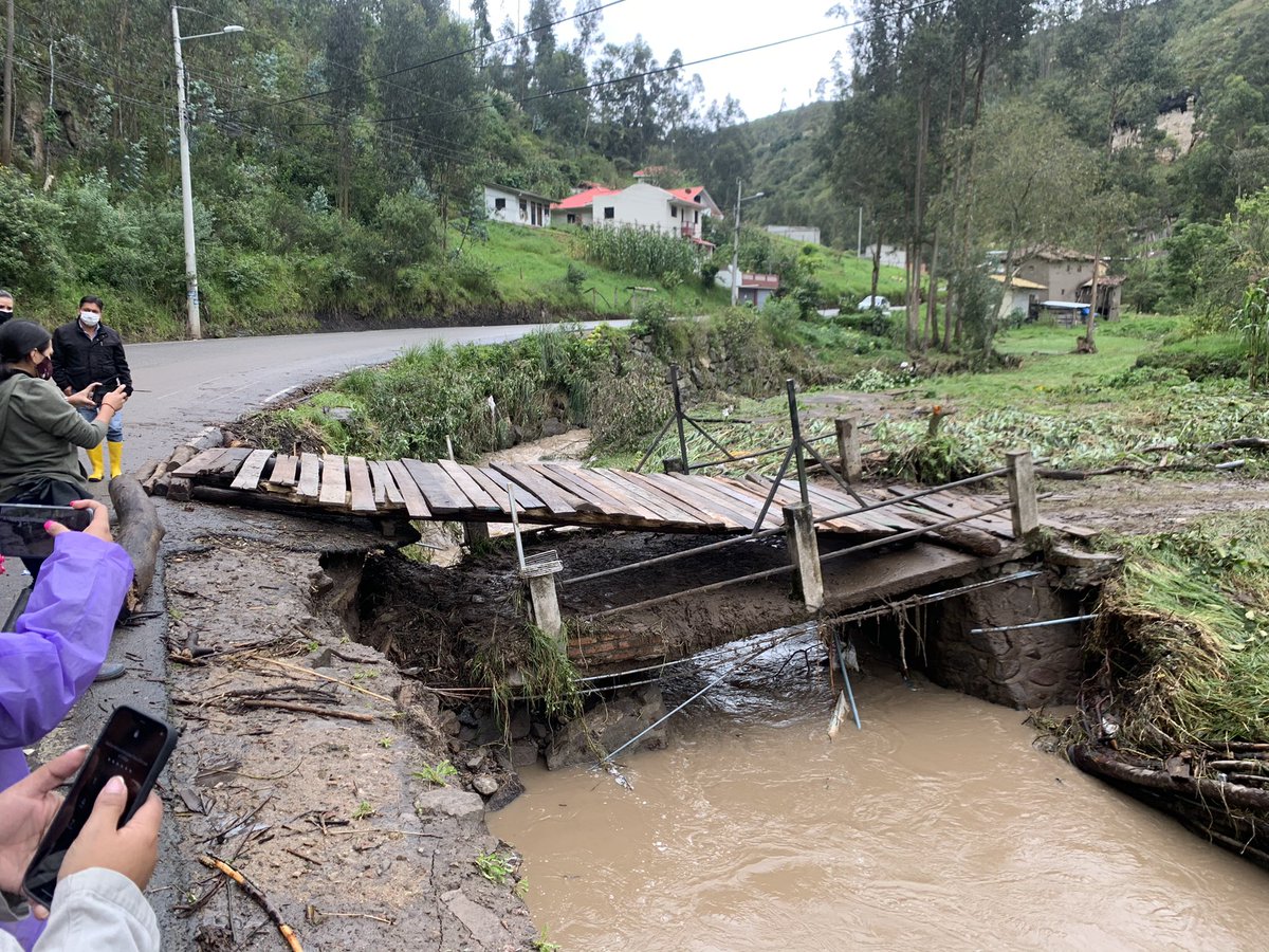 DanielAbadT's tweet photo. 📍Hoy junto a varios concejales del Cantón Cuenca, se recorrió diferentes sectores para evaluar los daños causados por las intensas lluvias y creciente del Río Tarqui, se coordina con las diferentes instituciones para lograr mitigar los daños causados. https://t.co/gjUPFHUKsS