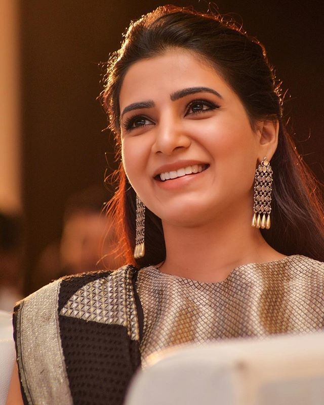 renu_offcl's tweet photo. நிறைவான வாழ்க்கை என்பது
நல்லெண்ணத்துடன் வாழ்வதில்
மட்டுமல்ல நல்லெண்ணம்
கொண்டவர்களுடன்
வாழ்வதிலேயே உள்ளது

காலை வணக்கம் 🤗😍 https://t.co/e1eAQ9Gd89