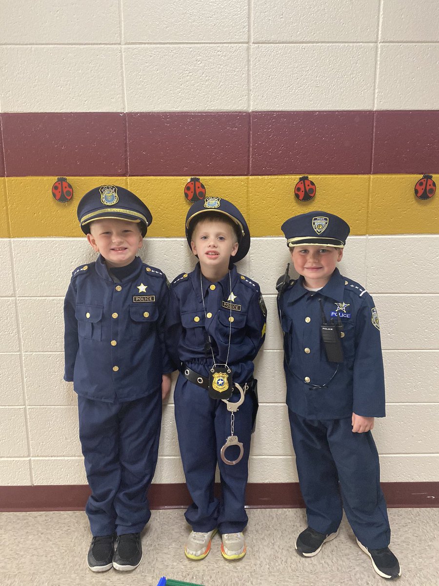 Ambieridley's tweet photo. Career Day at HES!!! 🐯🩺👮🏼🧡 https://t.co/x70uwsoBsT