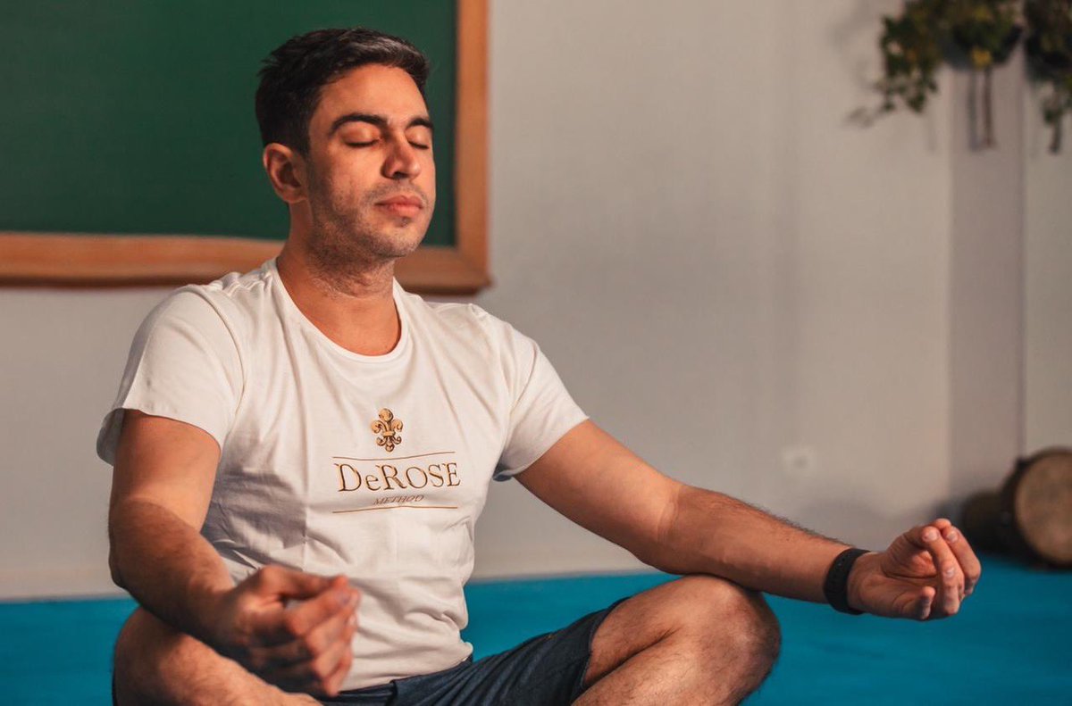 marcioclebio's tweet photo. Tem gente dentro de nós que a gente nem sabe que existe!
De repente!
#Yoga #DeRose #MetodoDeRose https://t.co/toCz32Kk9N