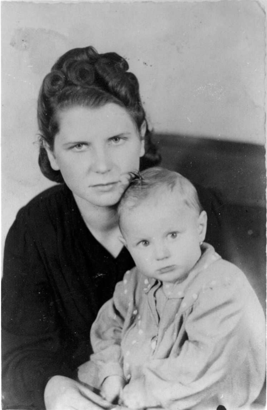 May 17, 1944 | Stanisława Perończyk gives birth to Barbara in #Auschwitz. She was 3 months pregnant when was deported to the camp with her husband Stefan. He died during the evacuation of Mauthausen where was transferred on Dec., 1944. Mother &amp; child were liberated at Auschwitz.