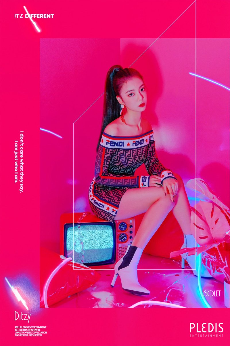 DITZYOFF's tweet photo. 𝗗𝗜𝗧𝗭𝗬
THE 1ST SINGLE
<𝕀𝕋'𝕫 𝔻𝕚𝕗𝕗𝕖𝕣𝕖𝕟𝕥>
TEASER IMAGE #ISOLET
#DITZY #있지
#ITzDifferent https://t.co/gtdew9TORw